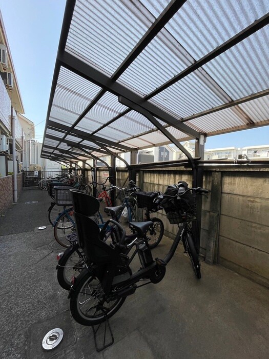 物件外観写真5　(駐輪場)