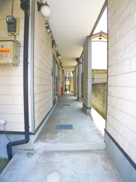 物件外観写真4　(エントランス部分)