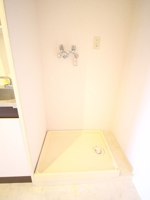 物件内観写真18　(洗濯機置場)