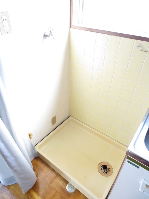 物件内観写真6　(洗濯機置場)