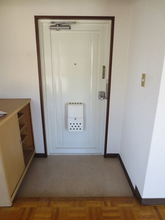 物件内観写真12　(玄関)