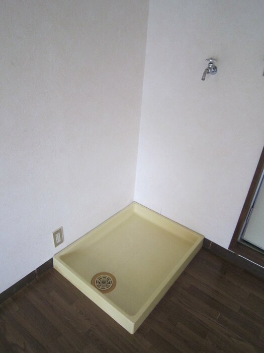 物件内観写真12　(洗濯機置場)