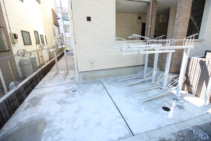 物件外観写真4　(駐輪場)