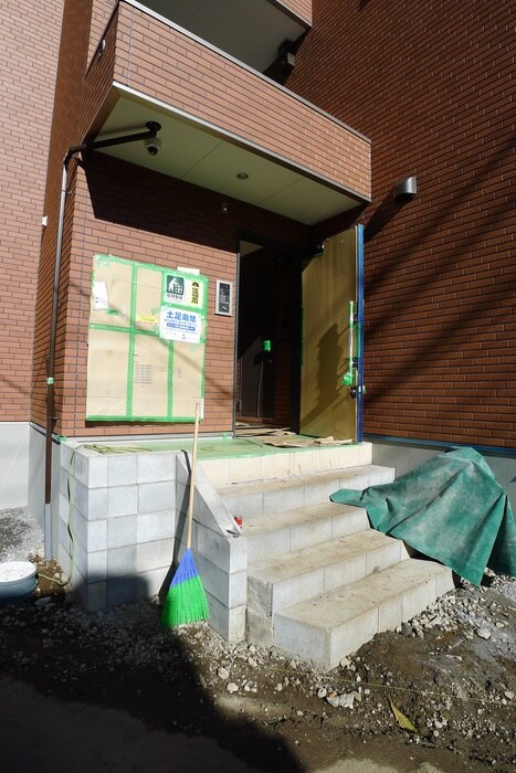 物件外観写真2　(エントランス部分)