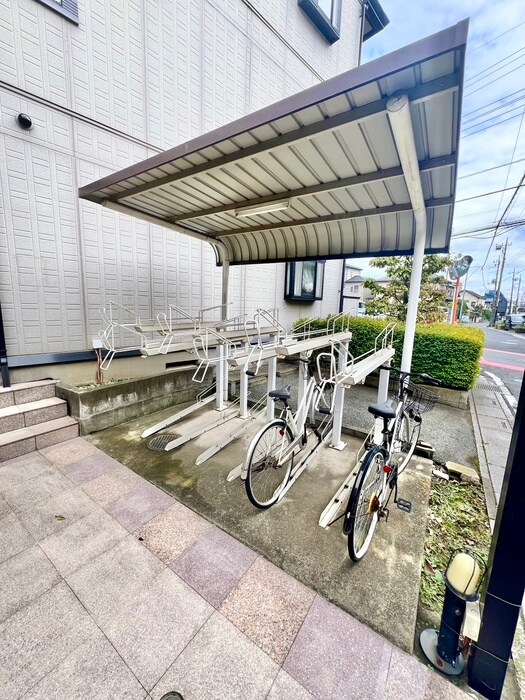 物件外観写真4　(駐輪場)
