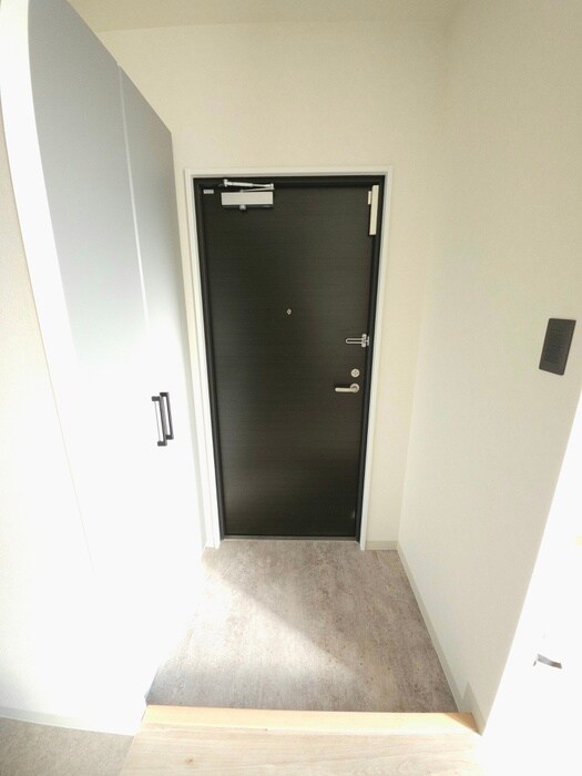 物件内観写真13　(玄関)