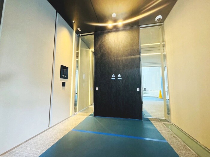 物件外観写真5　(エントランス部分)