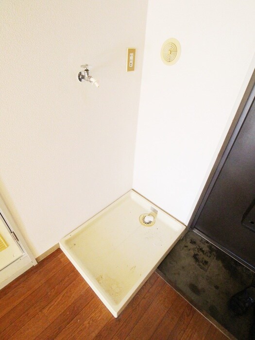 物件内観写真12　(洗濯機置場)