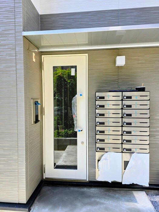 物件外観写真6　(エントランス部分)