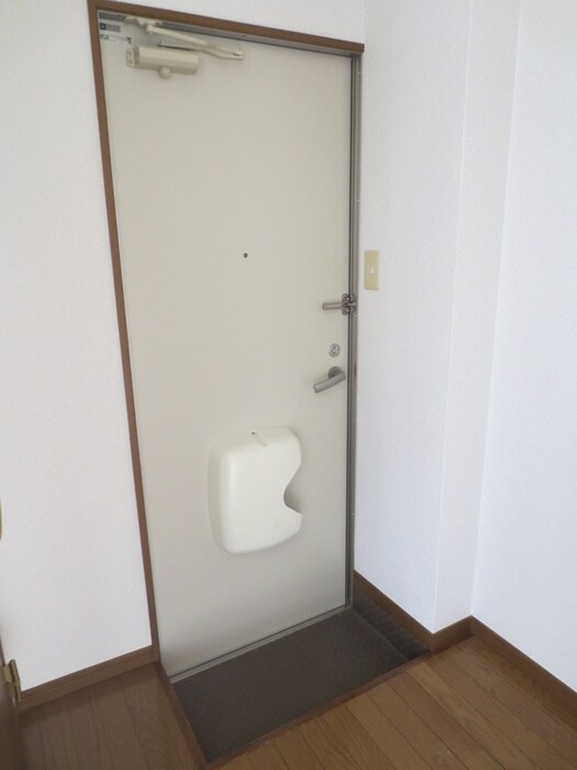 物件内観写真13　(玄関)