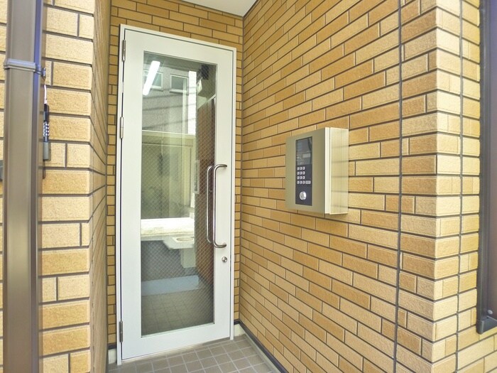 物件外観写真3　(エントランス部分)