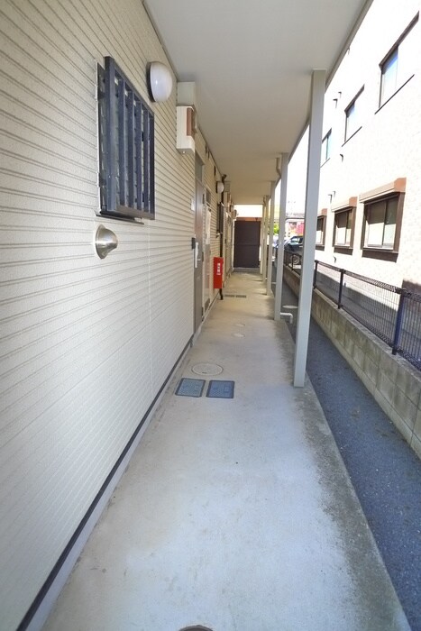 物件外観写真5　(エントランス部分)