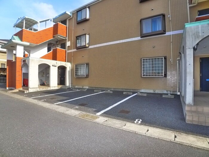 物件外観写真4　(駐車場)