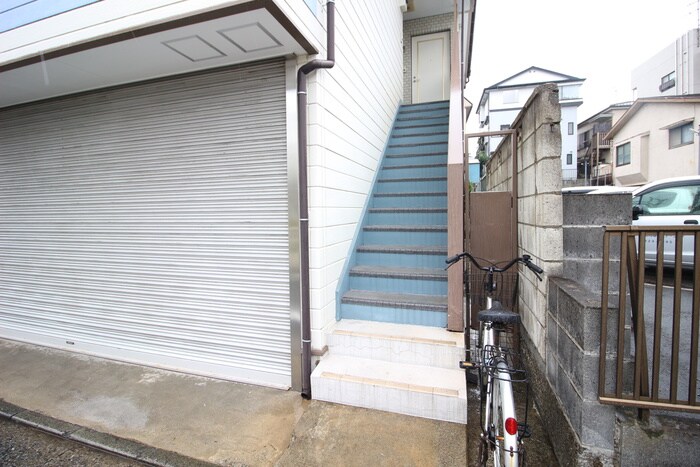 物件外観写真5　(エントランス部分)