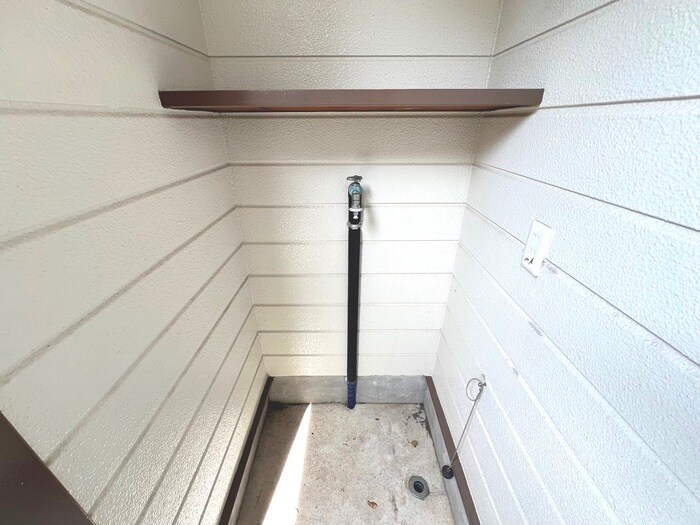 物件内観写真14　(洗濯機置場)