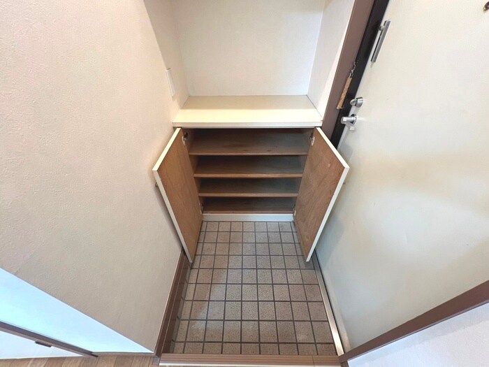 物件内観写真16　(玄関)