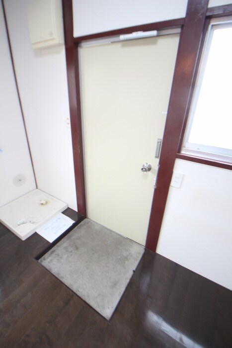 物件内観写真7　(玄関)