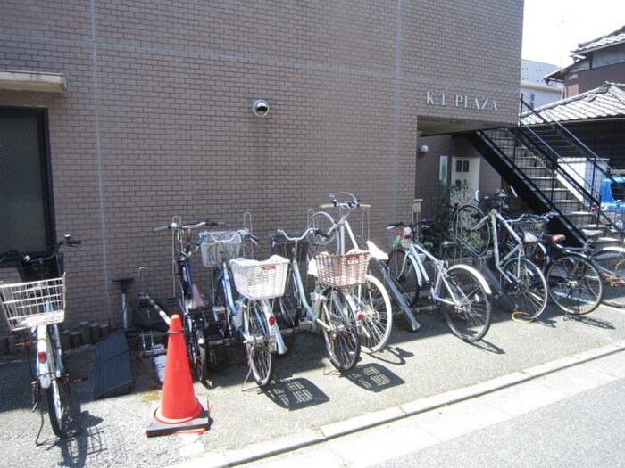 物件外観写真2　(駐輪場)