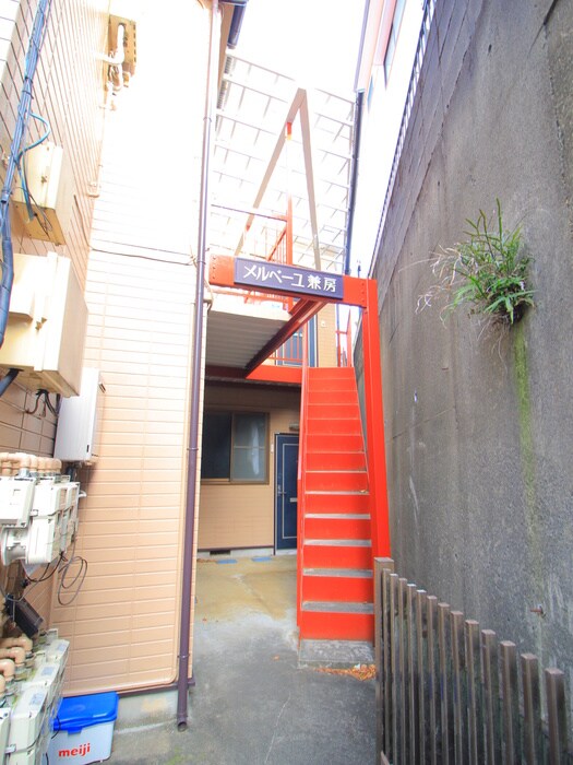 物件外観写真4　(エントランス部分)