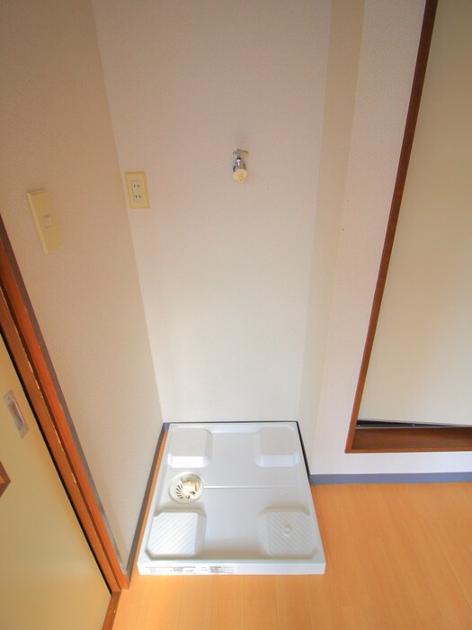 物件内観写真14　(洗濯機置場)