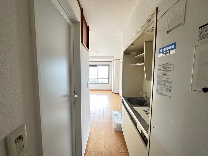 物件内観写真13　(玄関)