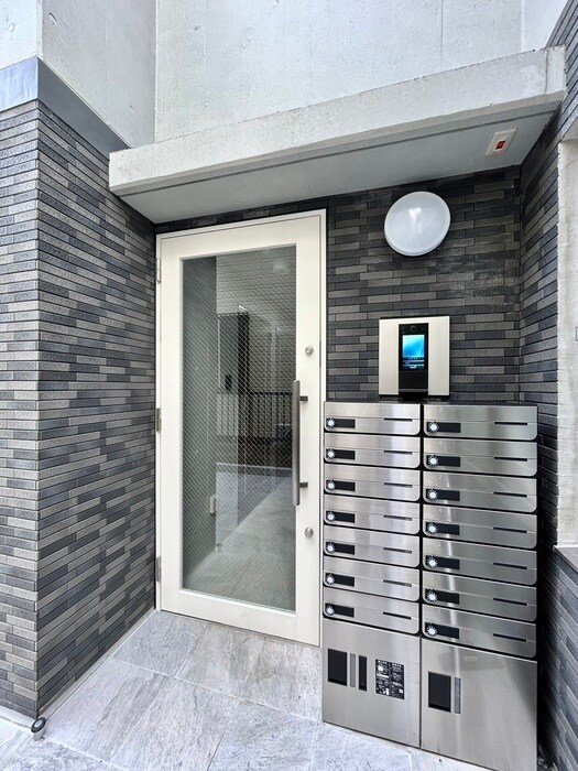 物件外観写真3　(エントランス部分)