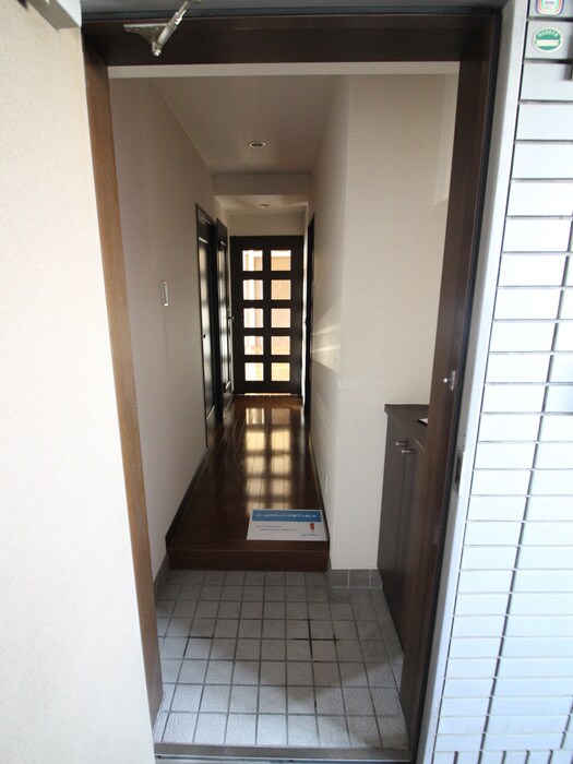 物件内観写真16　(玄関)