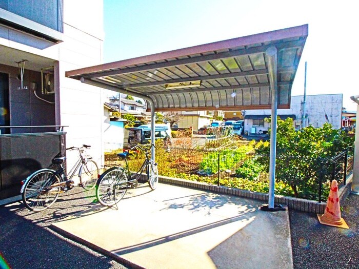 物件外観写真5　(駐輪場)