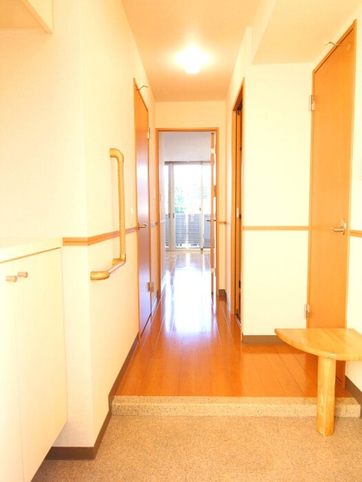 物件内観写真6　(玄関)