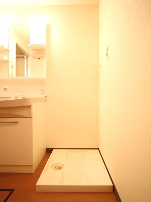 物件内観写真14　(洗濯機置場)