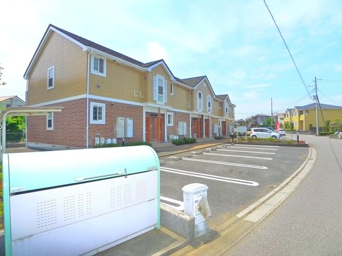 物件外観写真3　(駐輪場)