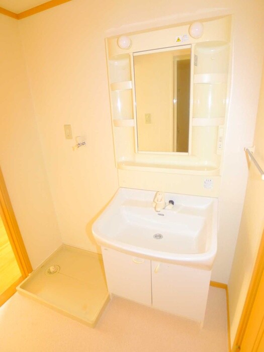 物件内観写真18　(洗濯機置場)