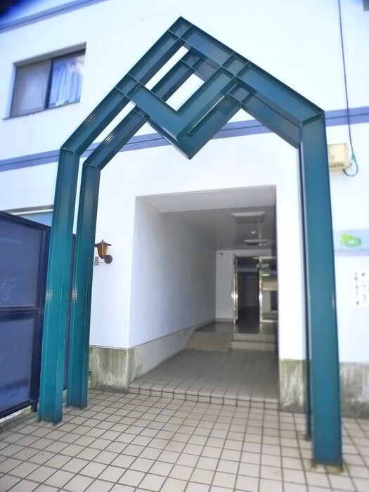 物件外観写真3　(エントランス部分)
