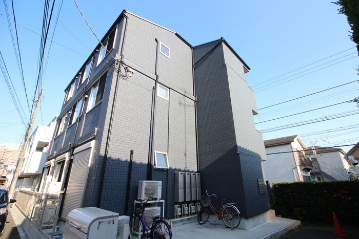 物件外観写真4　(エントランス部分)