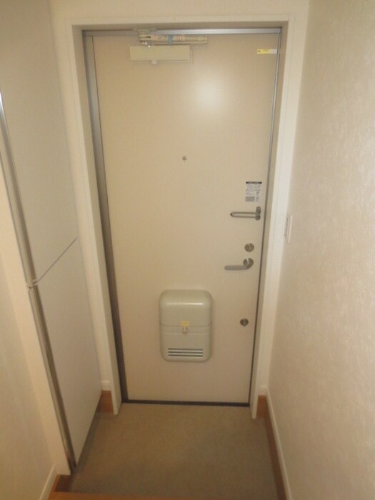 物件内観写真11　(玄関)