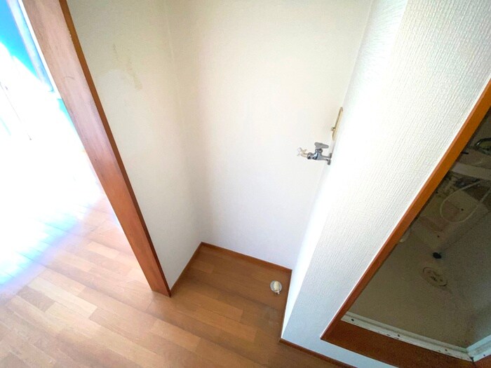 物件内観写真9　(洗濯機置場)