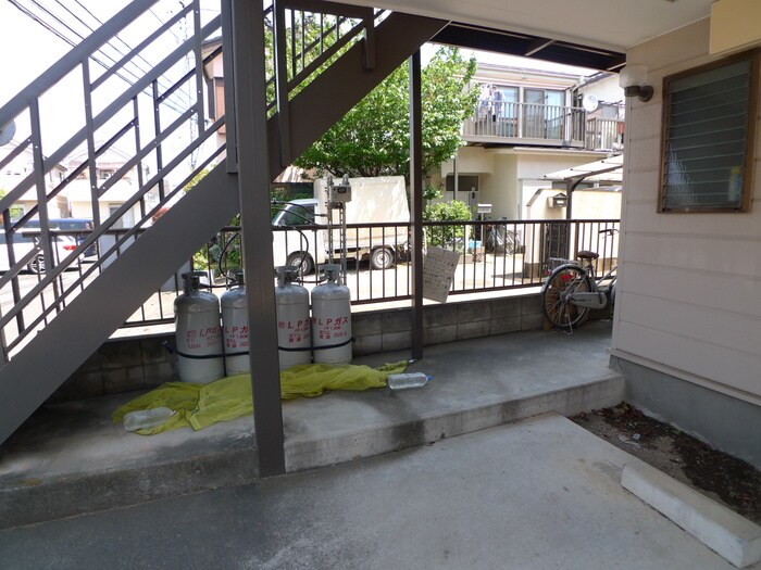 物件外観写真5　(駐輪場)