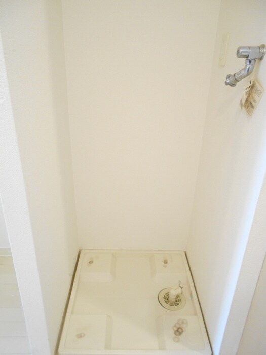 物件内観写真11　(洗濯機置場)