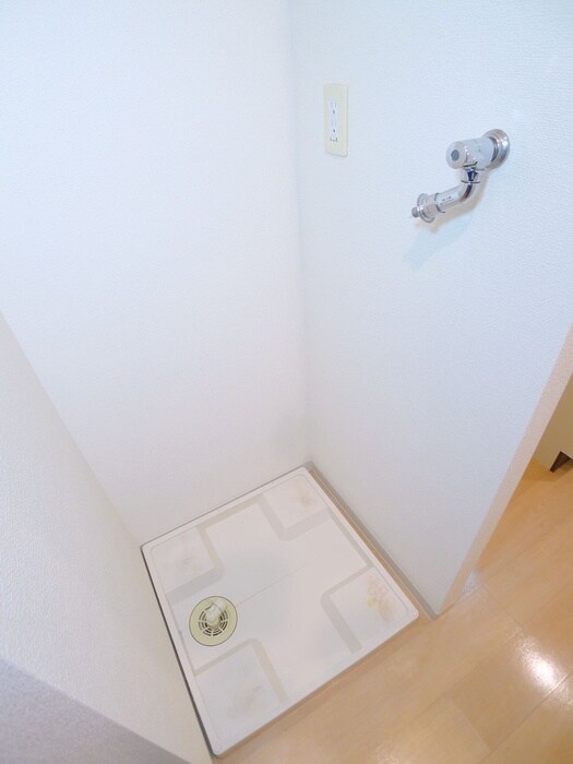 物件内観写真14　(洗濯機置場)