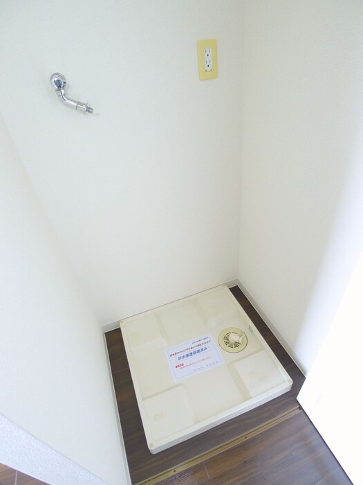 物件内観写真15　(洗濯機置場)