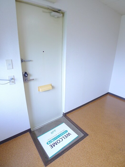 物件内観写真13　(玄関)
