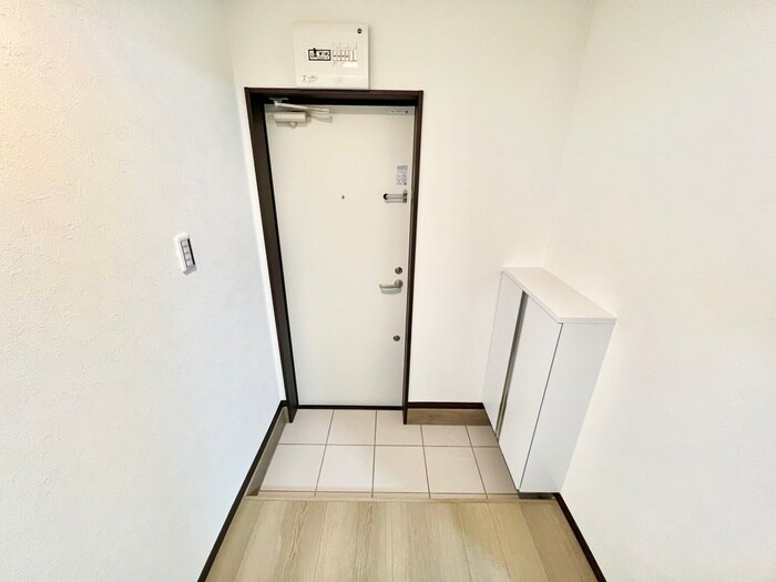 物件内観写真15　(玄関)