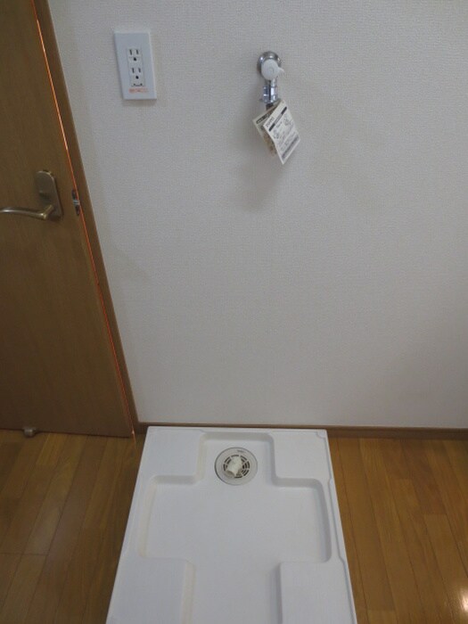 物件内観写真13　(洗濯機置場)