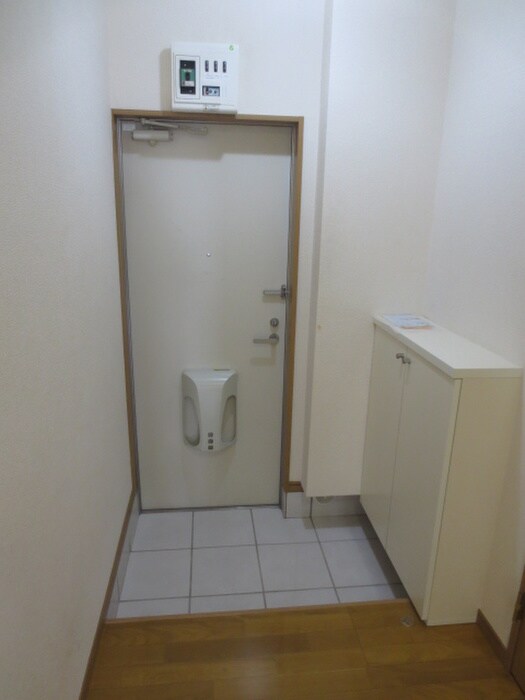 物件内観写真16　(玄関)