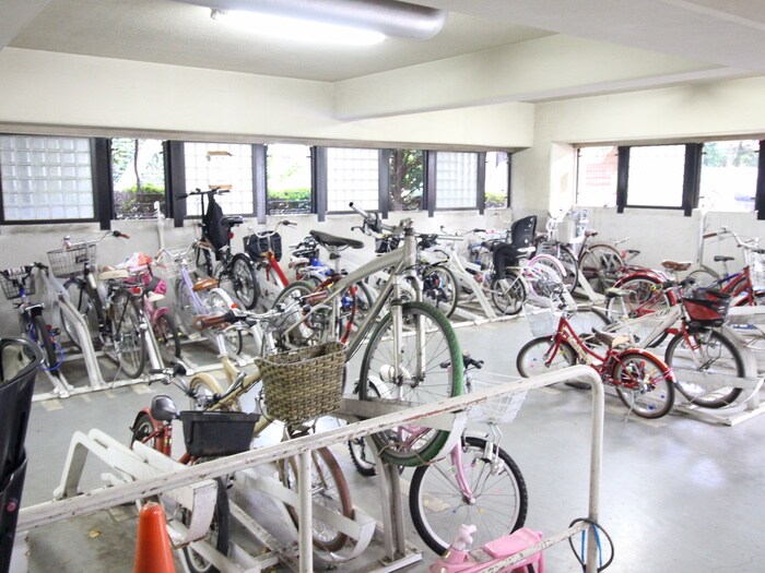 物件外観写真6　(駐輪場)