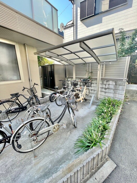 物件外観写真5　(駐輪場)