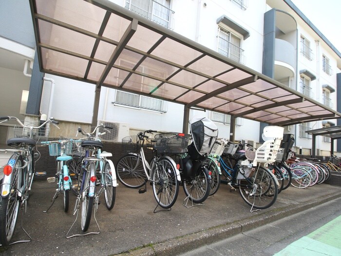 物件外観写真4　(駐輪場)
