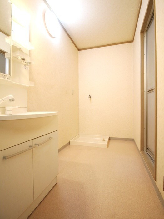 物件内観写真14　(洗濯機置場)