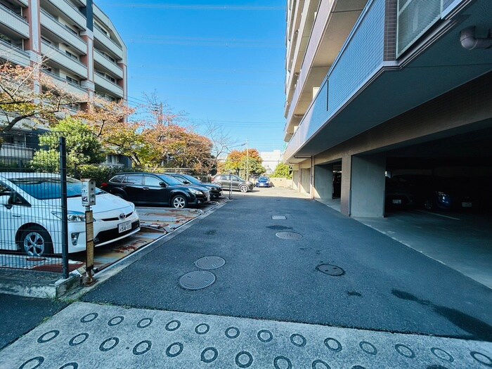 物件外観写真2　(駐車場)