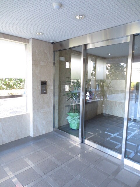 物件外観写真6　(エントランス部分)